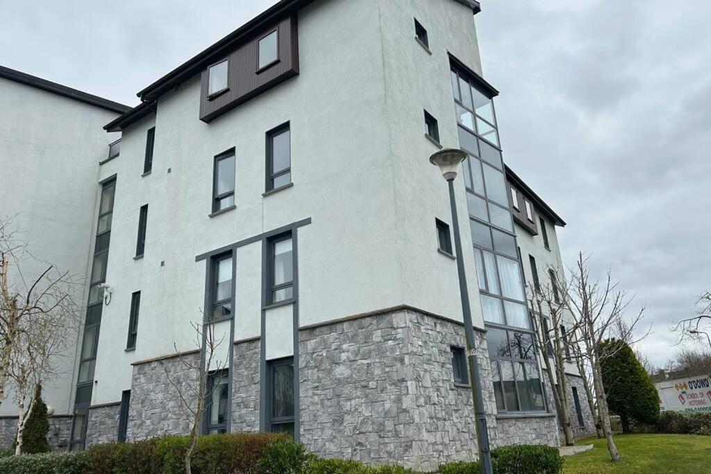 Entire Apartment , Centre Carrick on Shannon Exterior foto