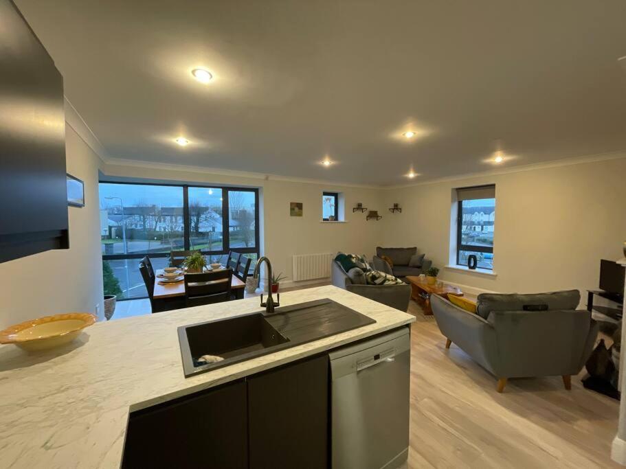 Entire Apartment , Centre Carrick on Shannon Exterior foto